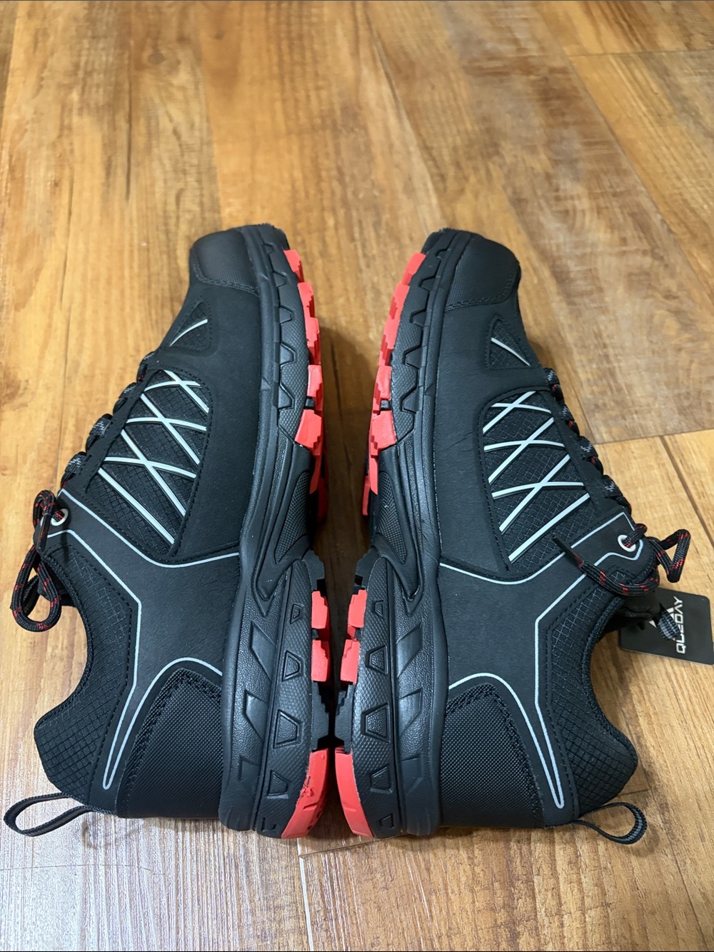 Queday black & red lightweight waterproof hiking walking trail shoes size 11.5